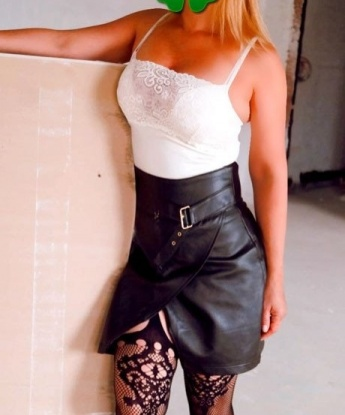 Мои услуги обширны: от расслабляющего массажа до горячего эскорта. Абсолютно все взаимно. У меня есть собственные апартаменты в центре Москвы, где ты сможешь забыть о всех проблемах. Мои фото 100% настоящие, ты увидишь это, когда окажешься в моей нежной обнимашке. Мои клиенты оставляют отличные отзывы о наших встречах, и я уверена, что и ты не останешься равнодушным. Жду твоего звонка, чтобы сделать Москву еще горячее! 🔥💋 9422, 30 лет